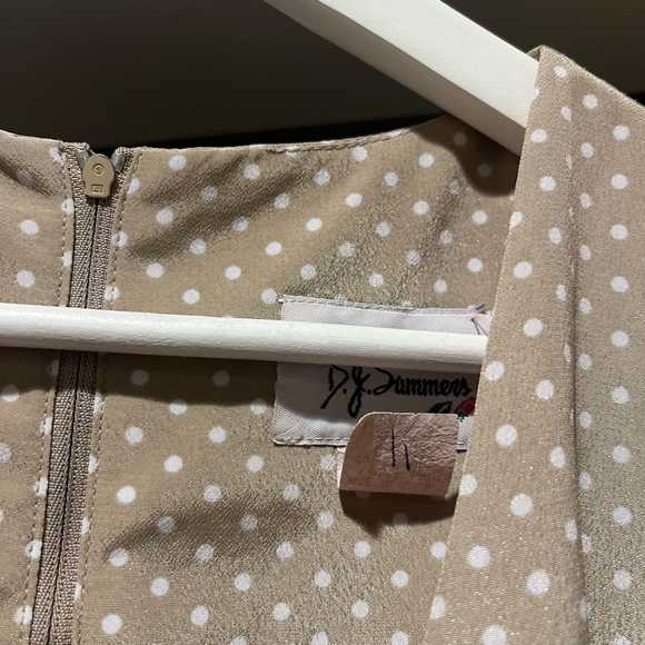 Vintage wrap dress withh belt and demure polka dots 
Timeless and chic - Picture 5 of 5